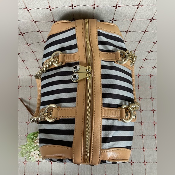 Henri Bendel Signature Stripe Barrel Bag Rare Chain Strap Handles Handbag Beauty - Picture 7 of 16